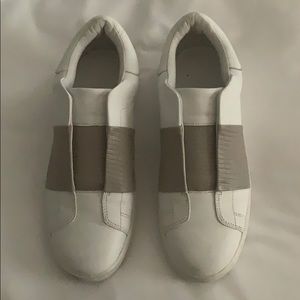 VINCE SLIP ON SNEAKERS